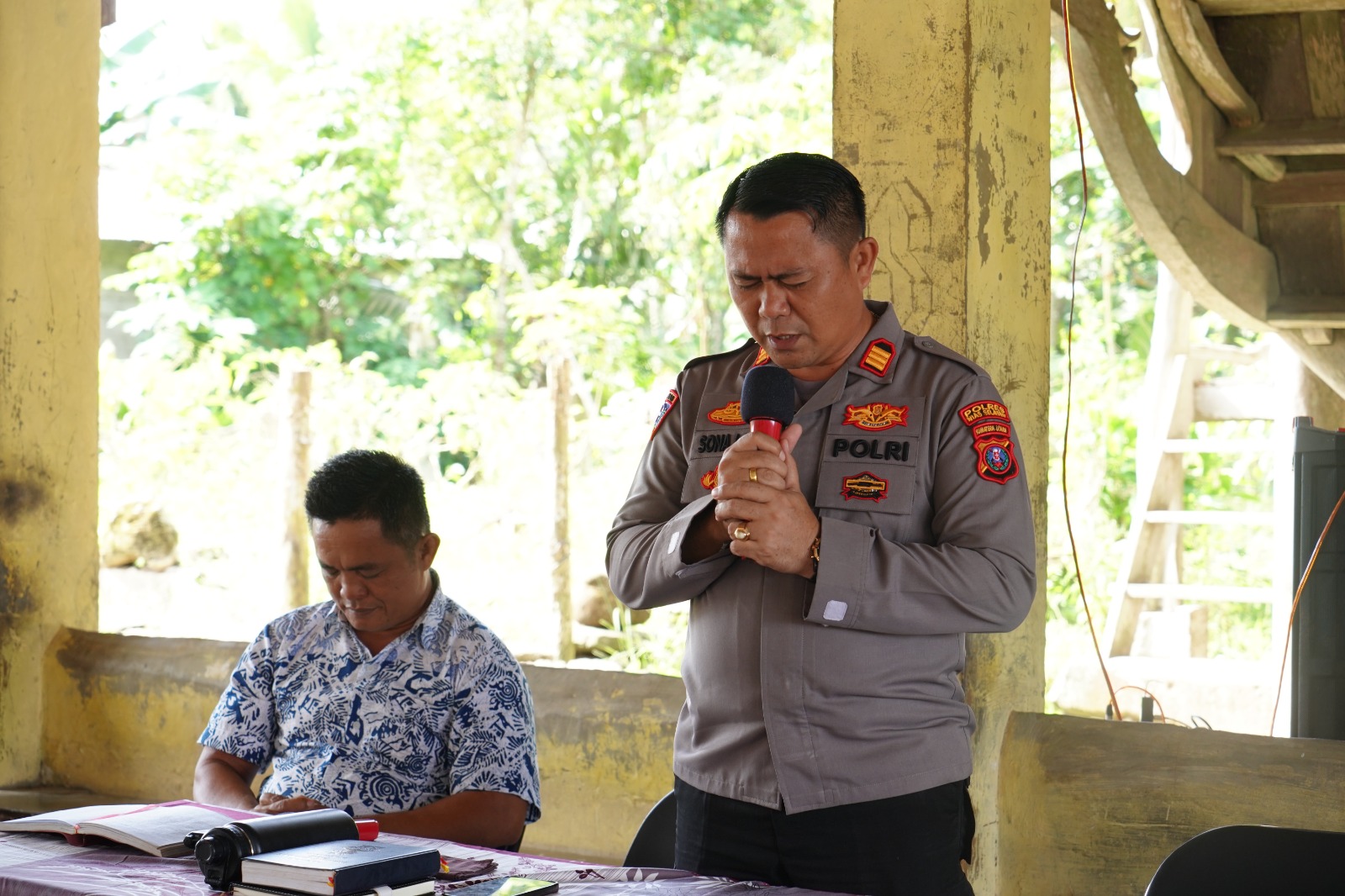 Kasat Binmas AKP Sonahami Lase Menjadi Narasumber Sekaligus Mengikuti Persekutuan Doa  Kasat Binmas AKP Sonahami Lase Menjadi Narasumber Sekaligus Mengikuti Persekutuan Doa