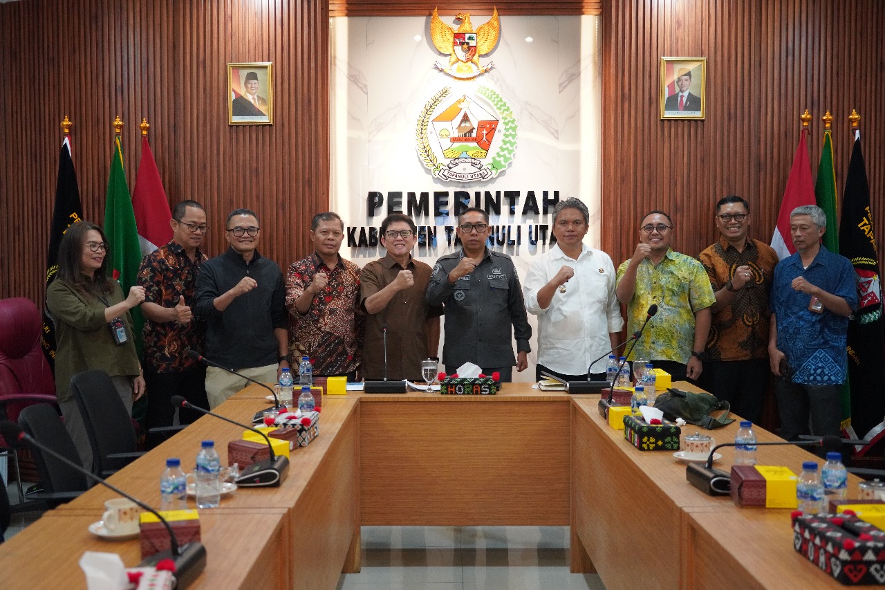 ‎Bupati dan Wakil Bupati Tapanuli Utara Terima Kunjungan Lapangan Tim Kemenkeu dan PT SMI Terkait Penanganan Pascabencana