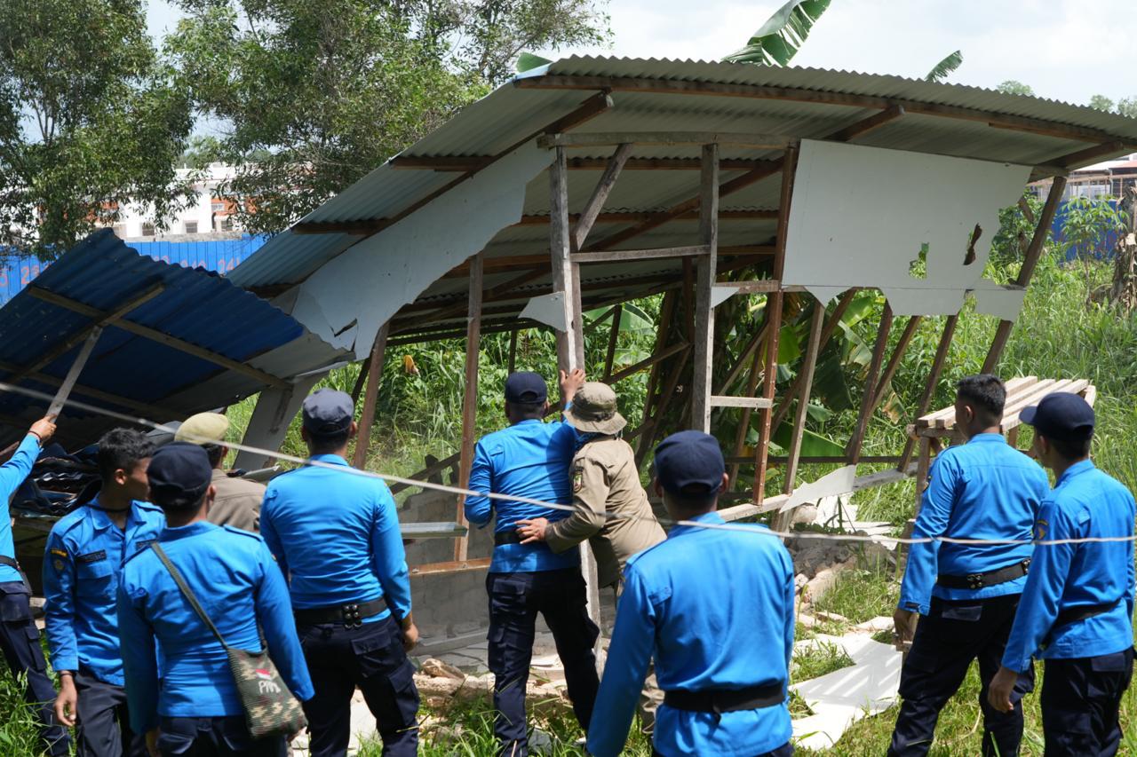 Tim Terpadu Kota Batam Tertibkan Bangunan Ilegal di Kurahan Sei Binti