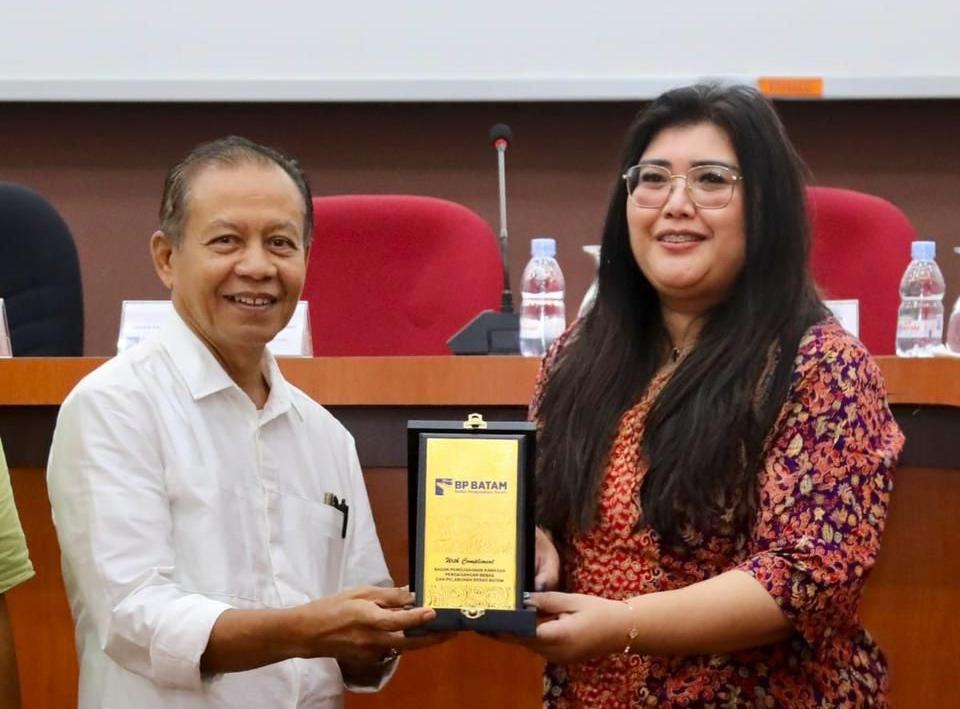 Ariastuty Sirait Paparkan Pembangunan Batam Kepada Mahasiswa UNIBA