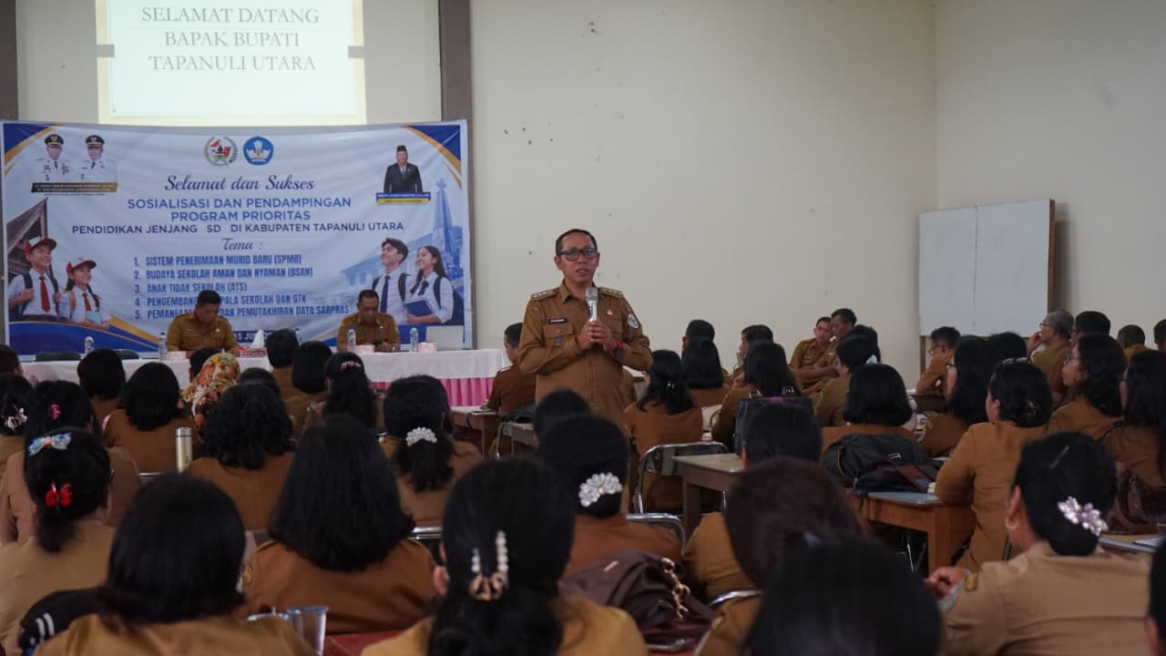 Bupati Taput Tekankan Pendidikan Karakter di Tengah Era AI