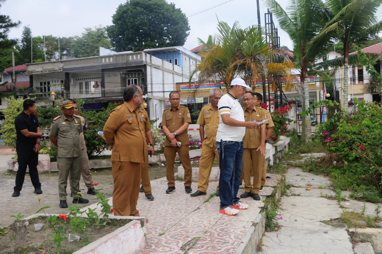 Bupati Taput Tinjau Taman Kota, Siapkan Food Court dan Pedestrian