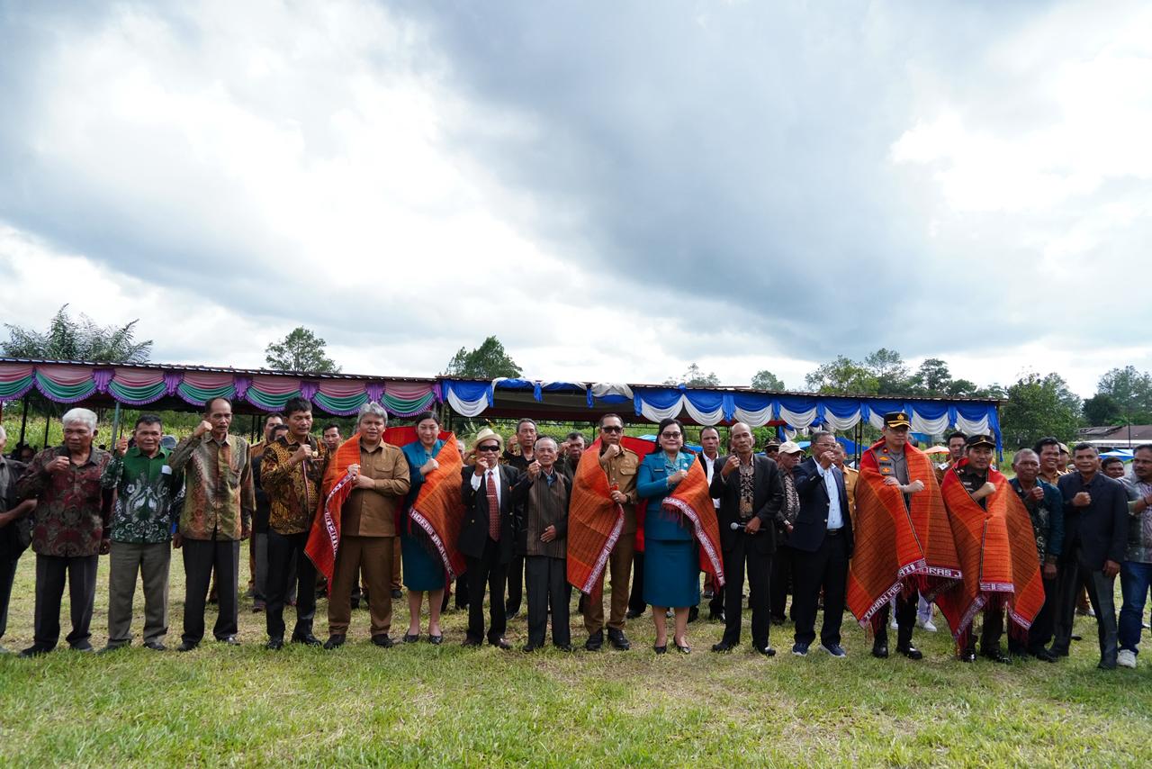 Gebrakan Nyata Pemkab Taput: Kunker di Pangaribuan, Bupati JTP Hutabarat Salurkan Bantuan Masif dan Pastikan Perbaikan Infrastruktur