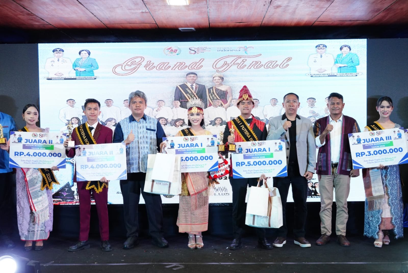 Desta Hulu dan Violin Simanjuntak Raih Juara 1 Putra Putri Bonapasogit 2026